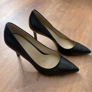 Black NATURALIZER leather heel NWOT